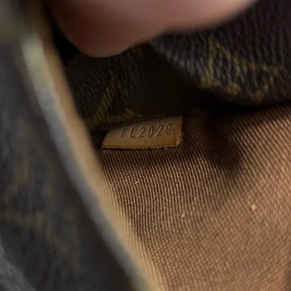 Authentic Louis Vuitton Totally PM 2009 - Picture 9 of 16